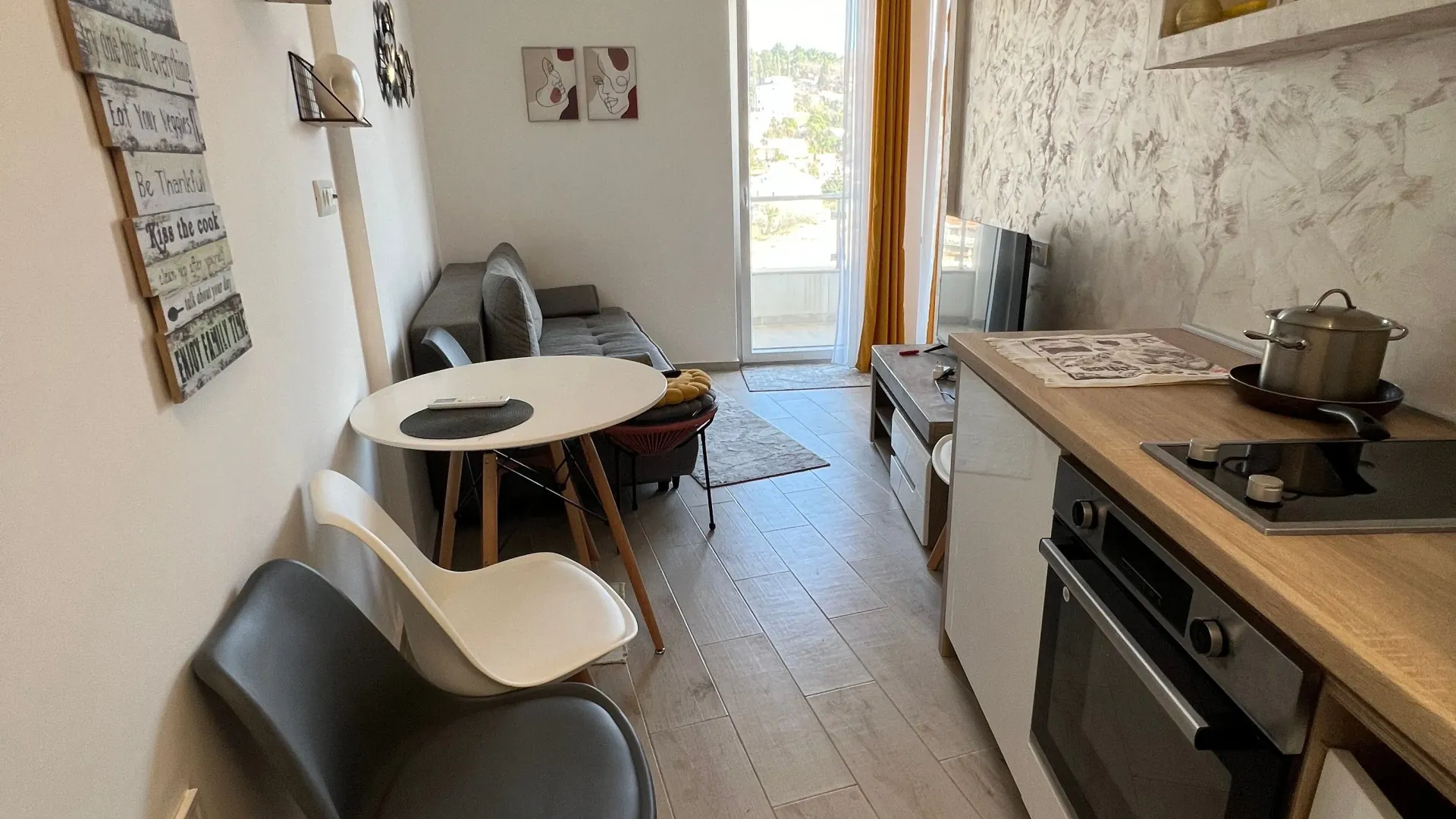 Rent, one bedroom apartment, 38m², Sutomore, Bar