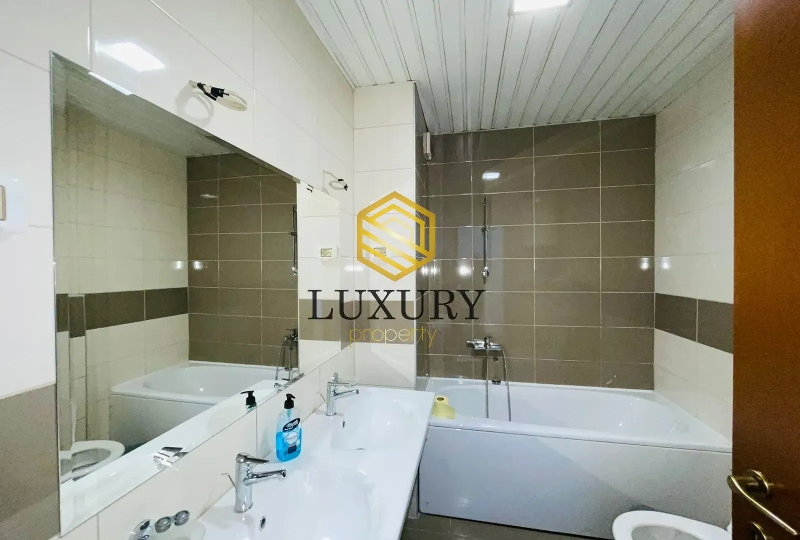 Rent, three bedroom apartment, 110m², City Kvart, Podgorica