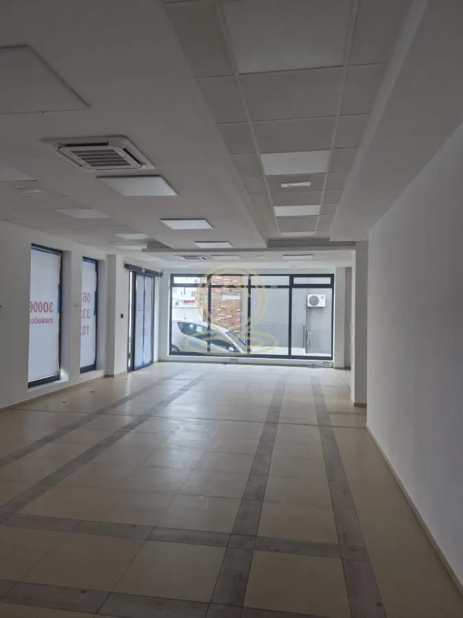 Rent, office space, 245m², Erdoglija, Kragujevac