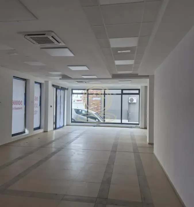 Rent, office space, 245m², Erdoglija, Kragujevac