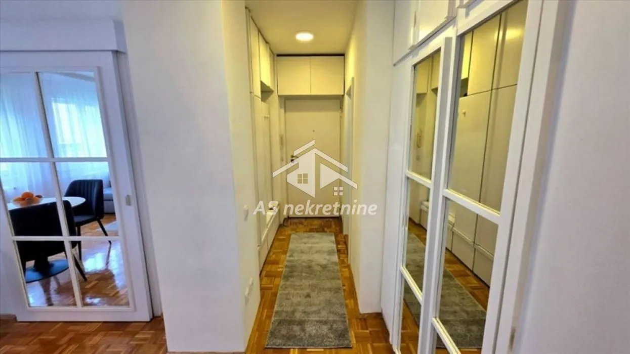 Izdavanje, dvosoban stan, 46m², Slavija, Vračar Sve Podlokacije