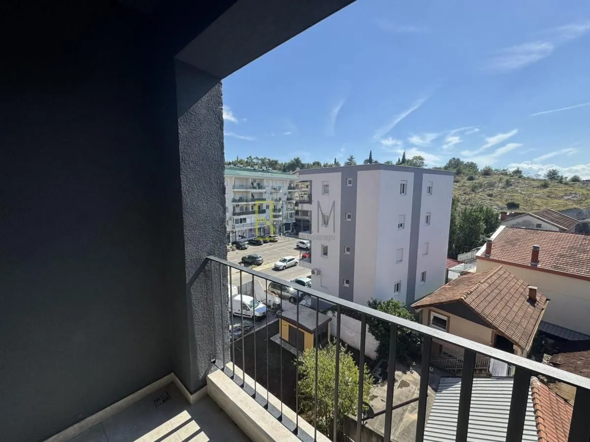 Izdavanje, trosoban stan, 82m², Vezirov Most, Podgorica