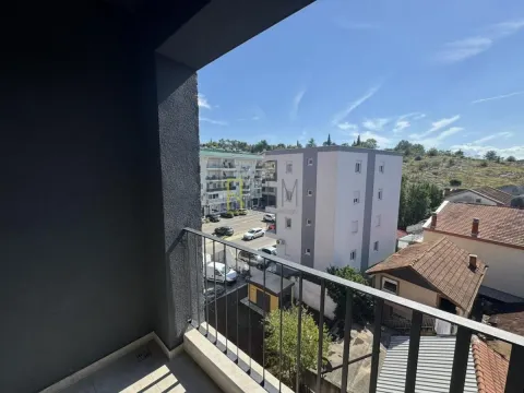 Izdavanje, trosoban stan, 82m², Vezirov Most, Podgorica - image 12