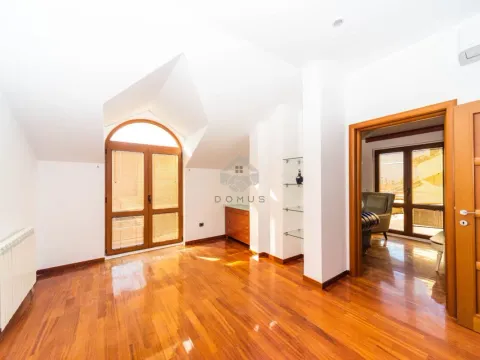 Izdavanje, kuća, 270m², Gorica C, Podgorica - image 18