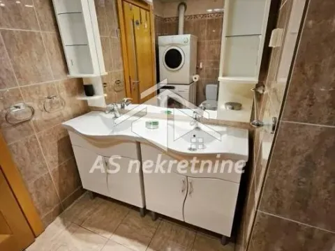 Izdavanje, trosoban stan, 80m², Stari Grad, Beograd - image 18