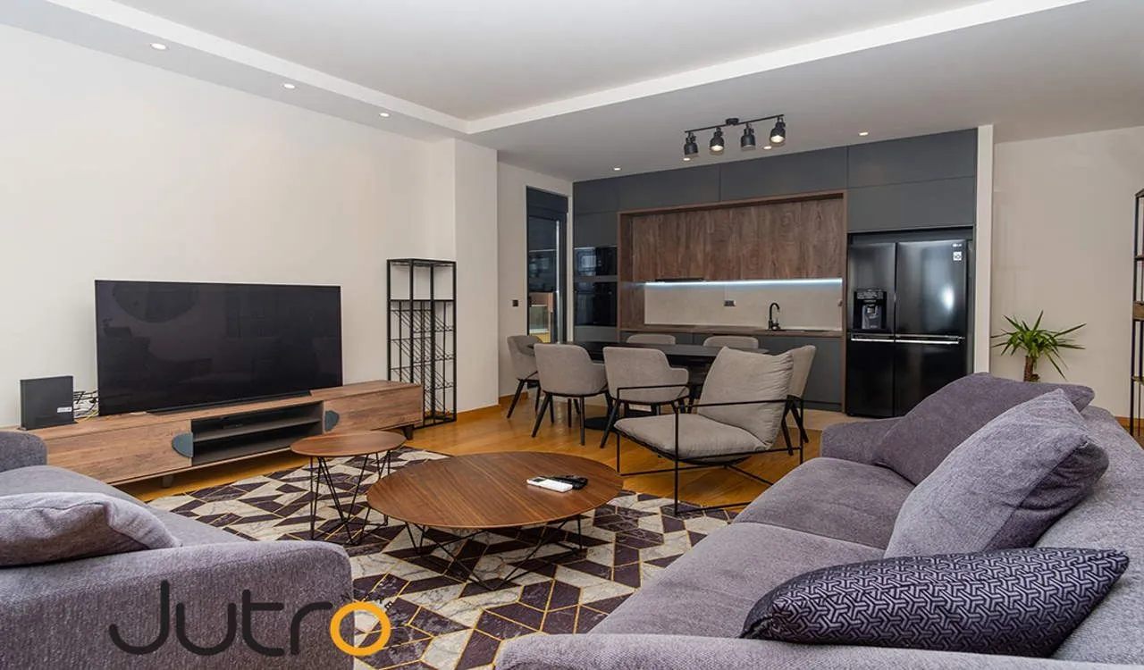 Izdavanje, trosoban stan, 120m², Podgorica, Crna Gora