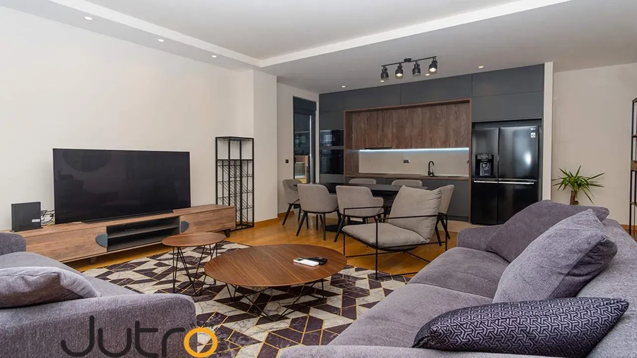 Izdavanje, trosoban stan, 120m², Podgorica, Crna Gora