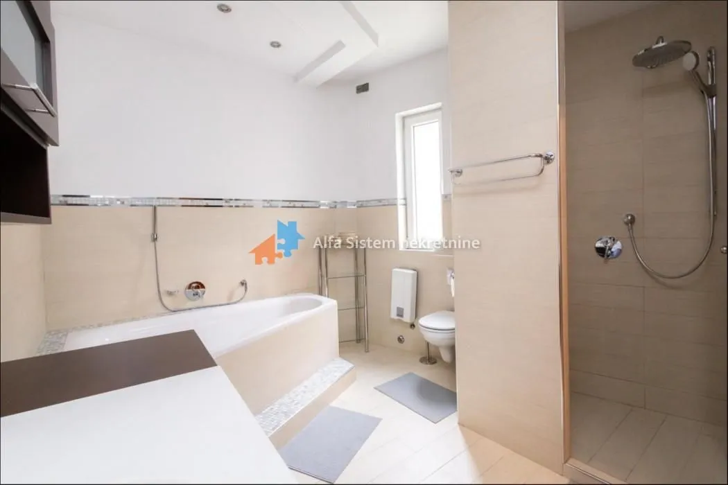 Rent, four bedroom apartment, 140m², Stari Grad, Beograd