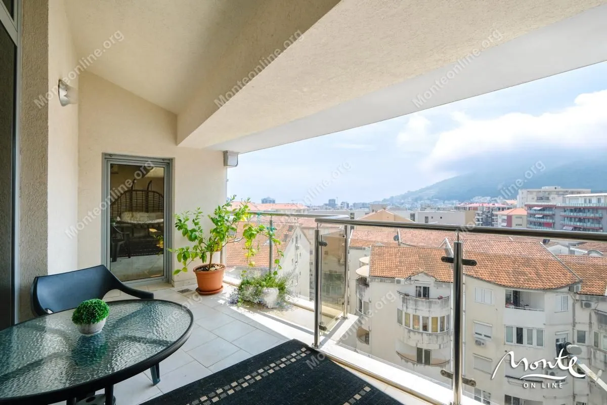 Prodaja, četvorosoban stan, 150m², Rozino, Budva