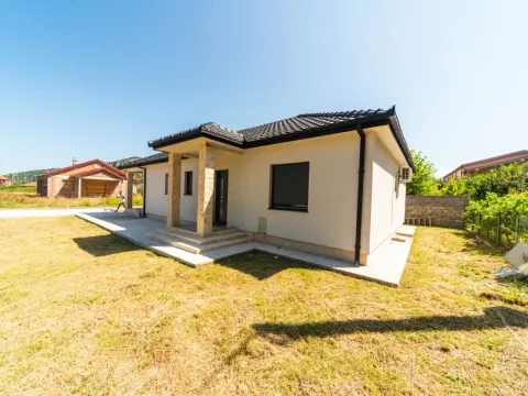 Prodaja, kuća, 130m², Tološi, Podgorica - image 6