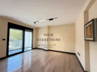 Izdavanje, trosoban stan, 111m², Vezirov Most, Podgorica - image 11