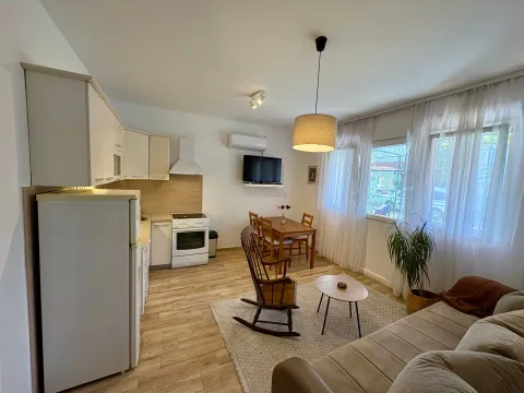 Rent, one bedroom apartment, 50m², Kalimanj, Tivat - image 7