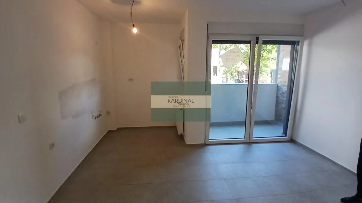 Prodaja, dvosoban stan, 70m², Erdoglija, Kragujevac