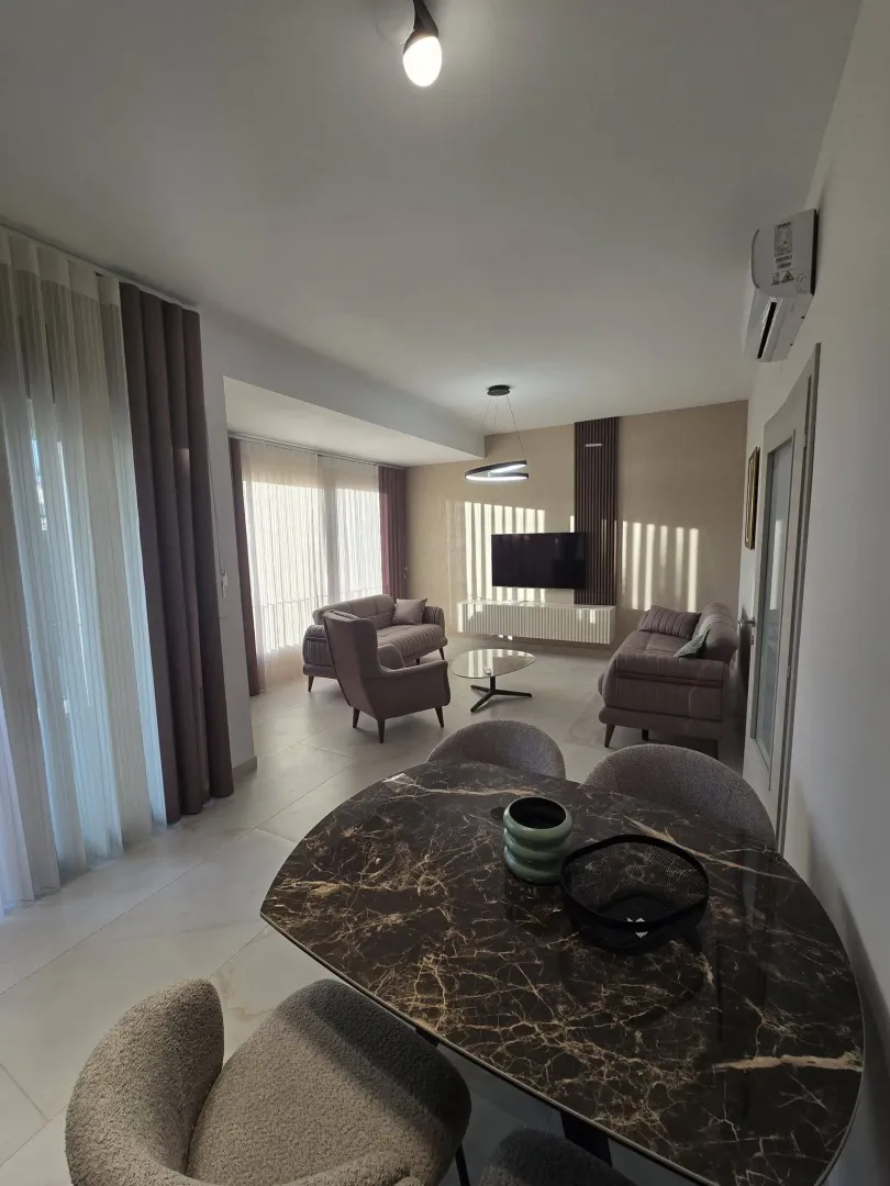 Izdavanje, dvosoban stan, 70m², Pod Kuk, Tivat