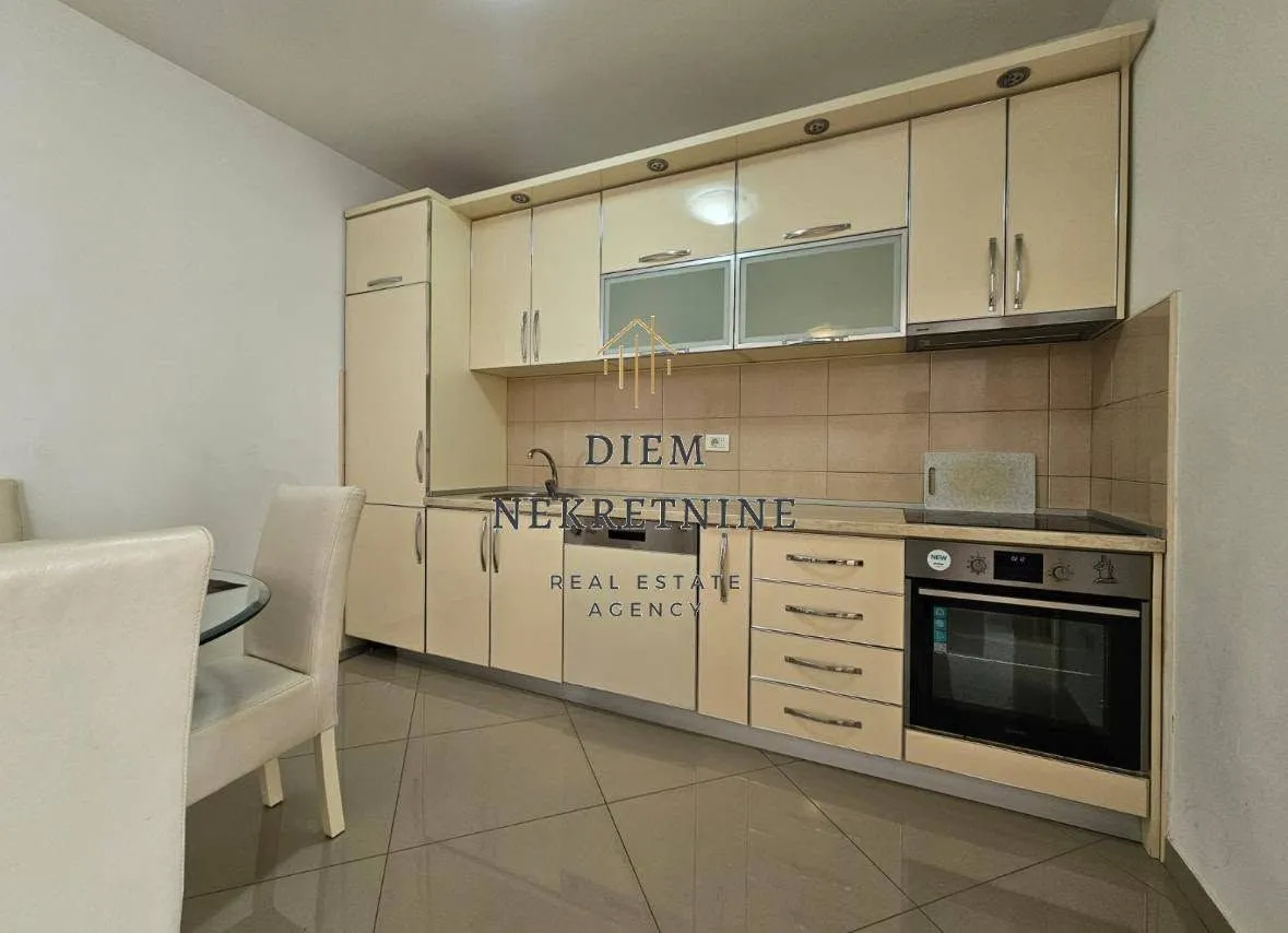 Rent, one bedroom apartment, 67m², Centar, Bar
