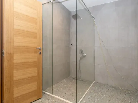 Izdavanje, četvorosoban stan, 142m², Zabjelo, Podgorica - image 9