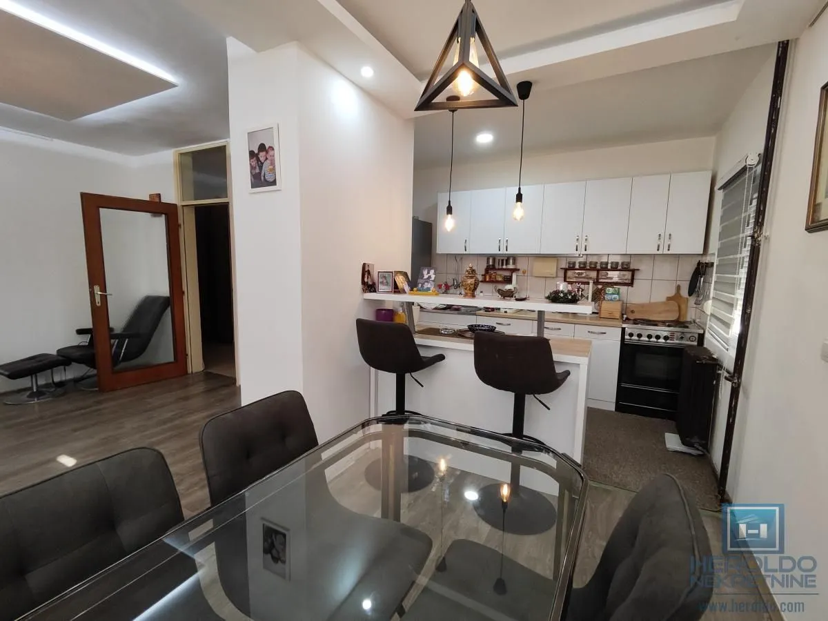 Prodaja, dvosoban stan, 67m², Sarina Medja, Jagodina