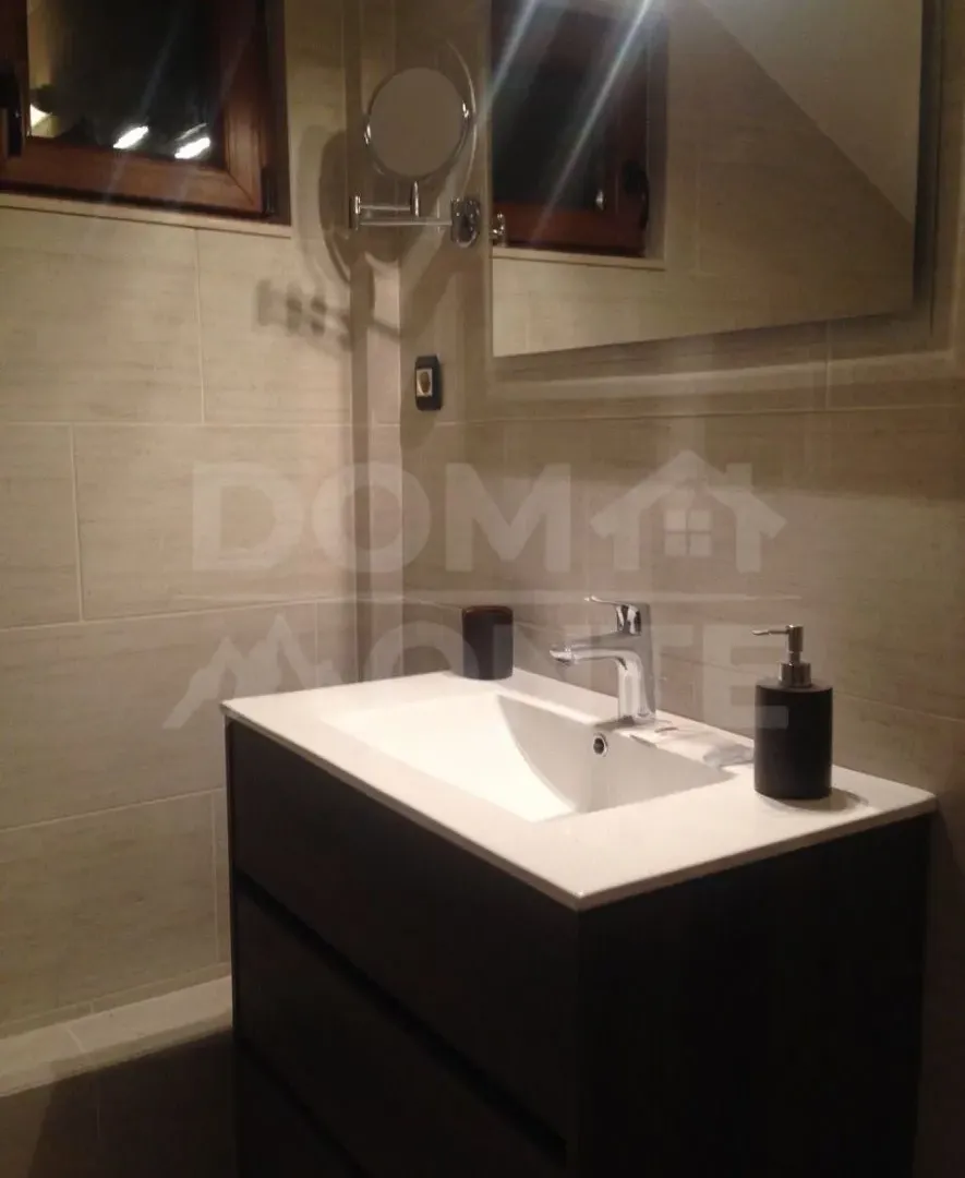 Izdavanje, dvosoban stan, 67m², Tivat, Crna Gora
