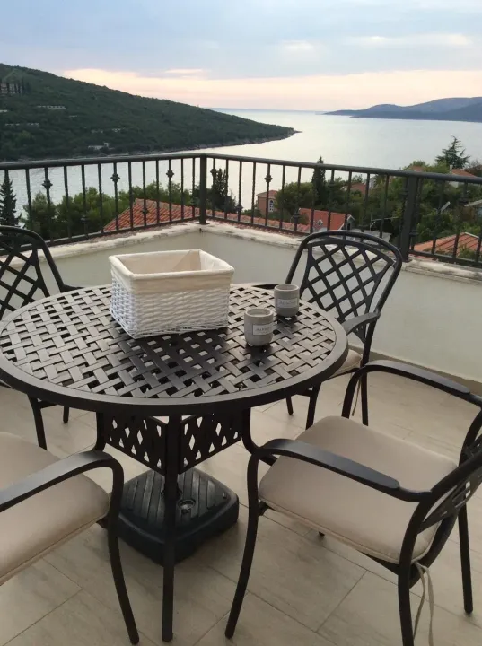 Izdavanje, jednosoban stan, 50m², Bigova, Kotor