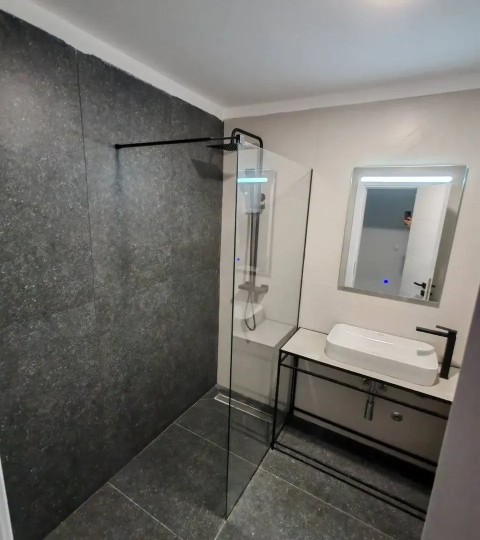 Izdavanje, dvosoban stan, 80m², Centar, Podgorica