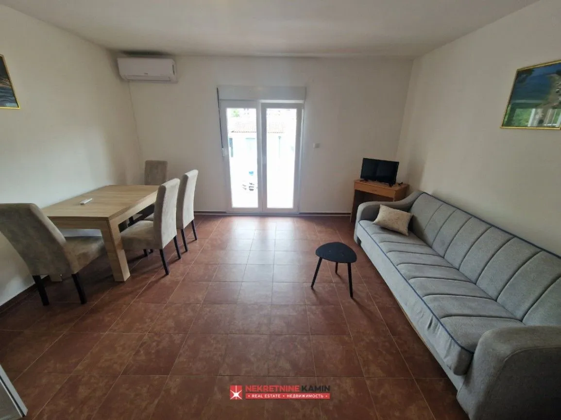 Izdavanje, dvosoban stan, 55m², Budva, Crna Gora