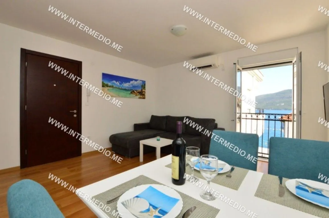 Izdavanje, jednosoban stan, 45m², Đenovići, Herceg Novi