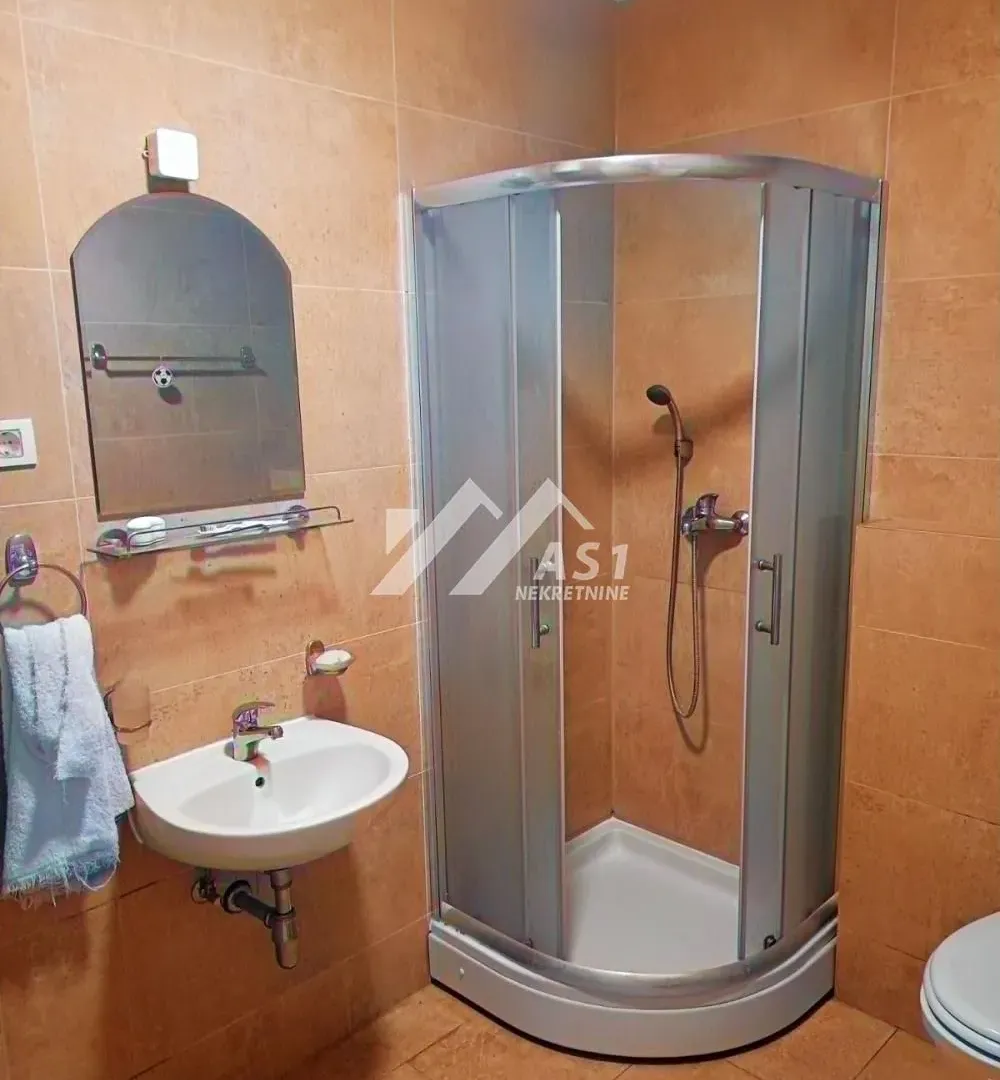 Izdavanje, trosoban stan, 74m², Podbara, Novi Sad Sve Podlokacije