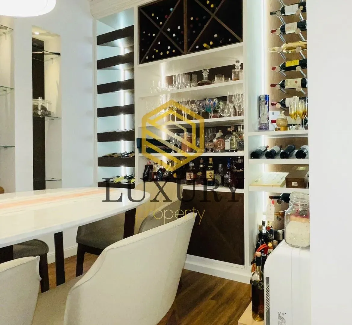 Prodaja, trosoban stan, 122m², Centar, Podgorica