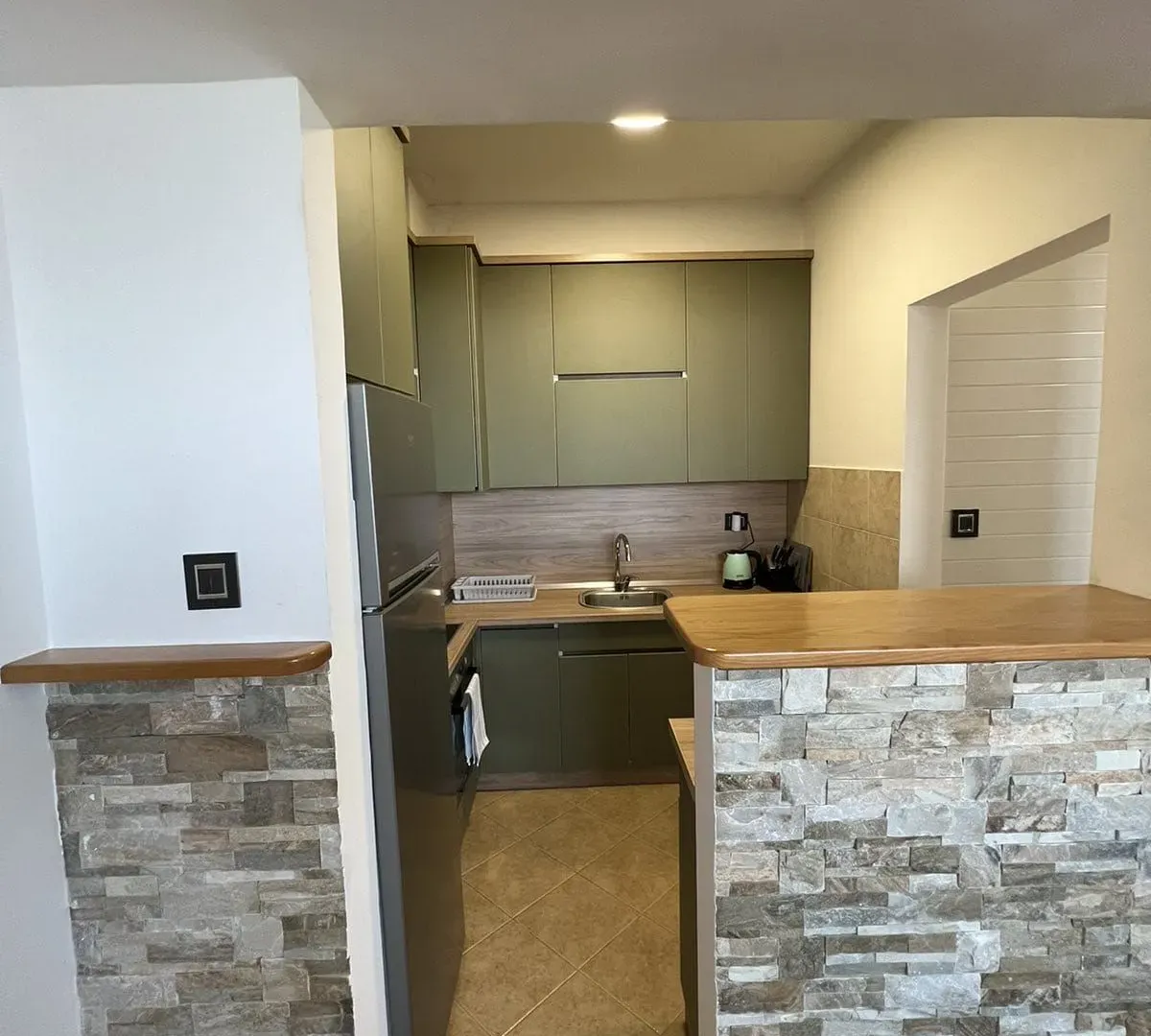 Izdavanje, jednosoban stan, 71m², Stari Aerodrom, Podgorica
