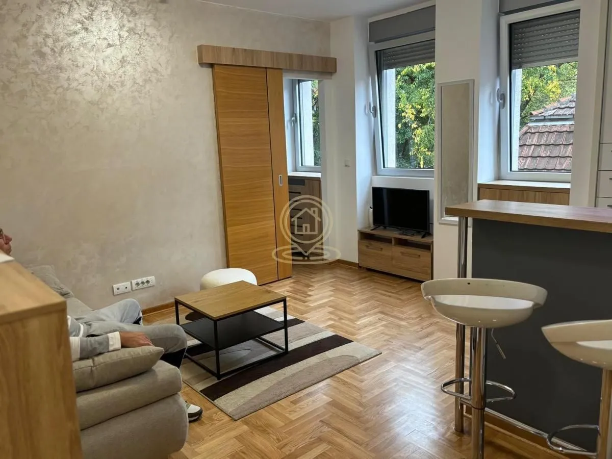 Izdavanje, dvosoban stan, 40m², Stari Grad, Beograd