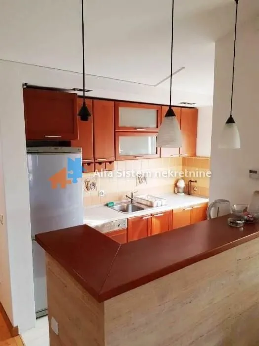 Izdavanje, trosoban stan, 100m², Savski Venac, Beograd
