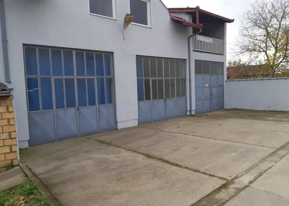 Prodaja, poslovni prostor, 490m², Bačka Palanka, Novi Sad