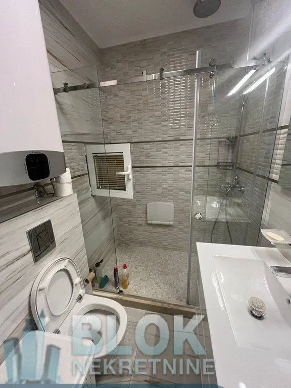 Izdavanje, kuća, 300m², Donja Gorica, Podgorica