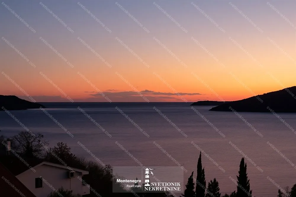 Prodaja, dvosoban stan, 110m², Centar, Herceg Novi