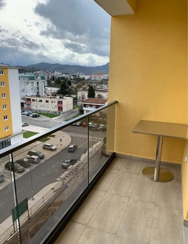 Izdavanje, jednosoban stan, 45m², Tuški Put, Podgorica