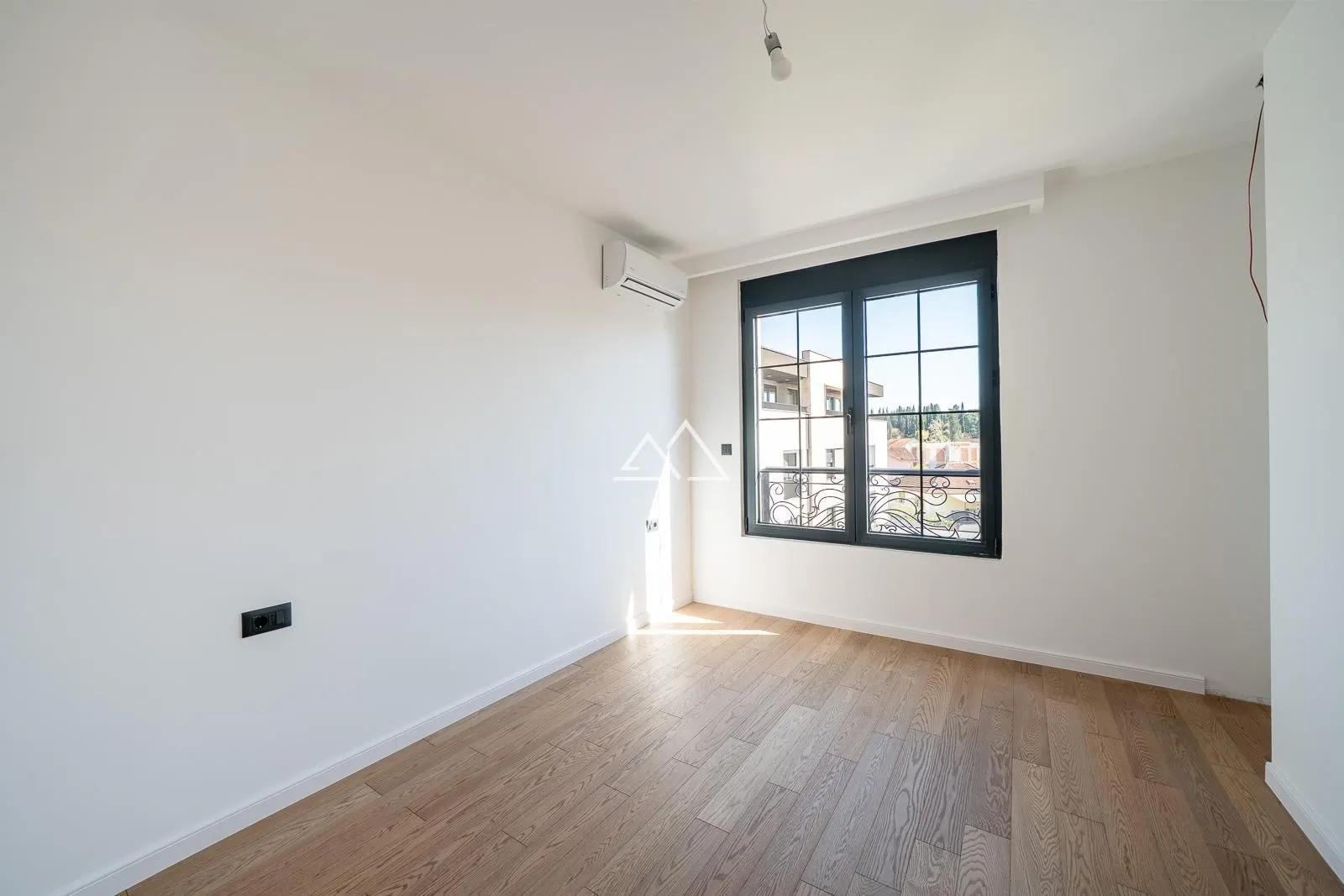 Prodaja, trosoban stan, 96m², Centar, Tivat