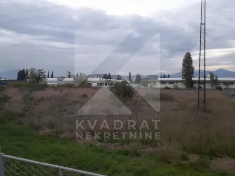 Pogled na zemljište i okolne objekte po oblačnom vremenu. - image 3