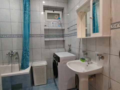 Izdavanje, jednosoban stan, 53m², Centar, Podgorica - image 4