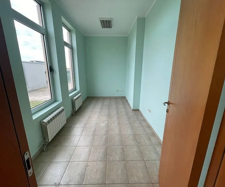 Rent, office space, 2600m², Stara Pazova, Srbija