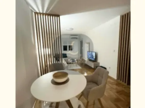 Izdavanje, jednosoban stan, 40m², City Kvart, Podgorica - image 5