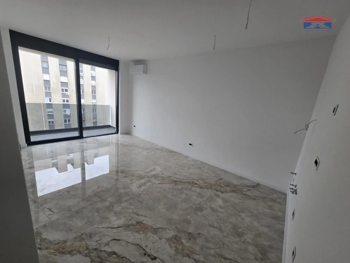 Izdavanje, jednosoban stan, 50m², Spens, Novi Sad Sve Podlokacije