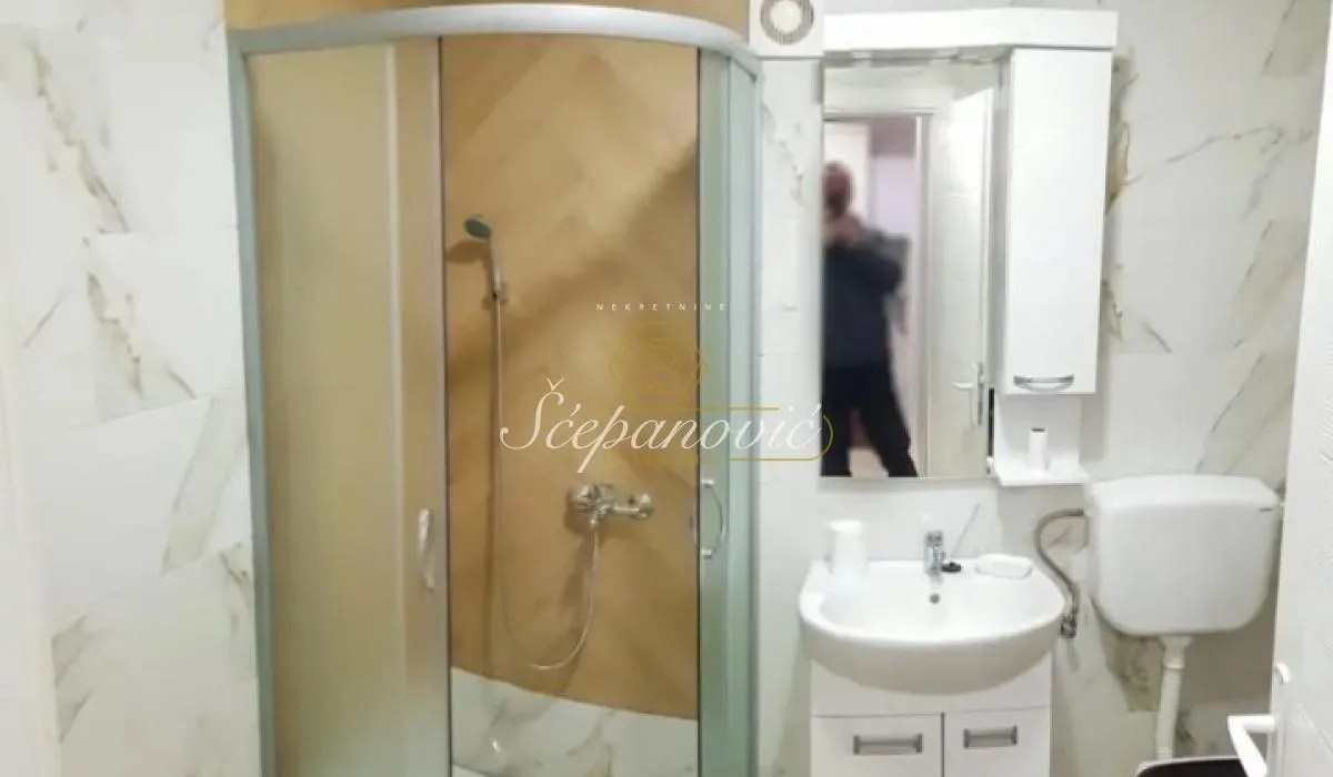 Prodaja, dvosoban stan, 39m², Žitni trg, Zrenjanin