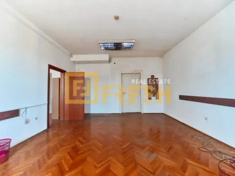Rent, office space, 345m², Centar, Podgorica - image 19