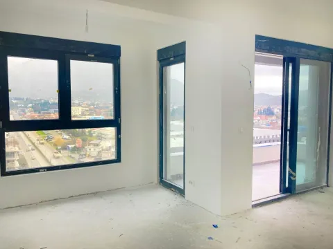 Prodaja, dvosoban stan, 74m², Centar, Bar - image 4