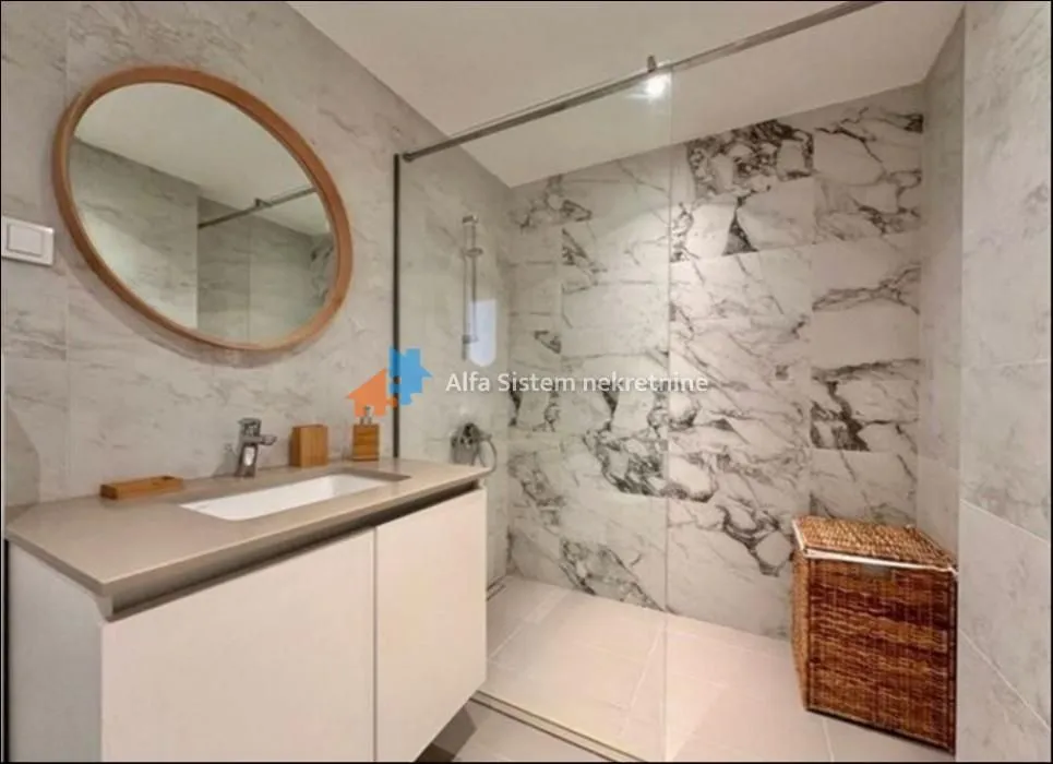 Izdavanje, trosoban stan, 83m², Savski Venac, Beograd