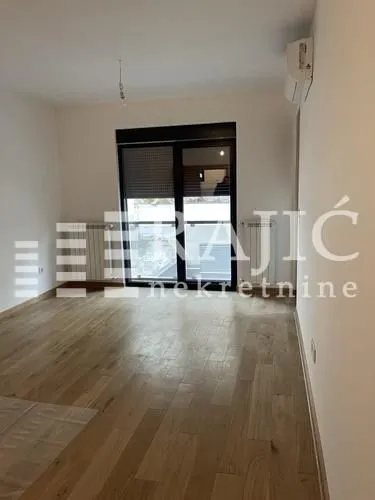 Rent, office space, 50m², Čubura, Beograd
