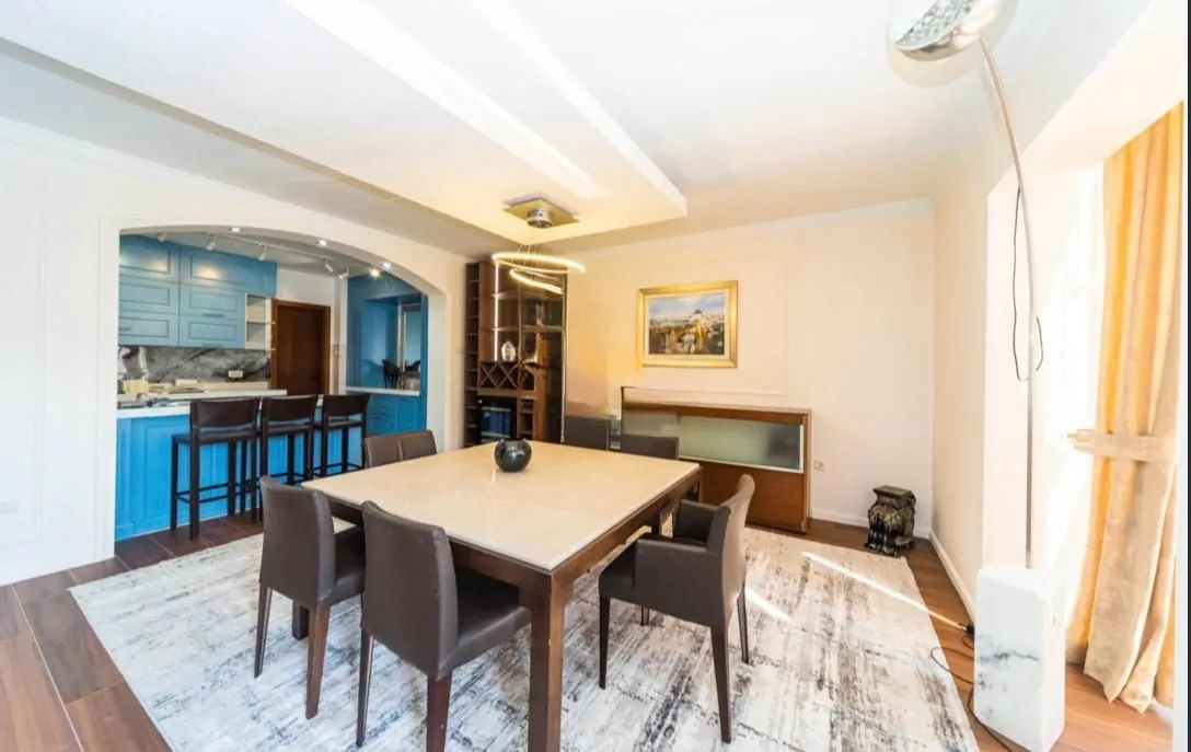 Izdavanje, trosoban stan, 165m², Gorica C, Podgorica