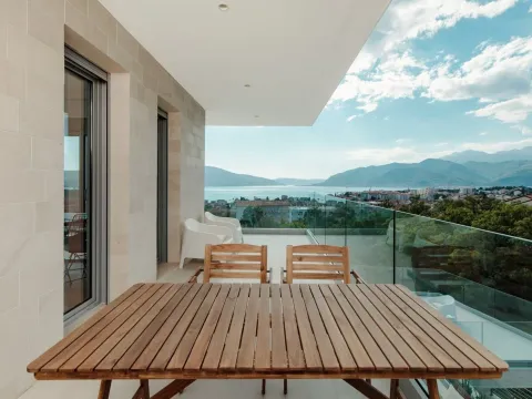 Izdavanje, četvorosoban stan, 273m², Marići, Tivat - image 26