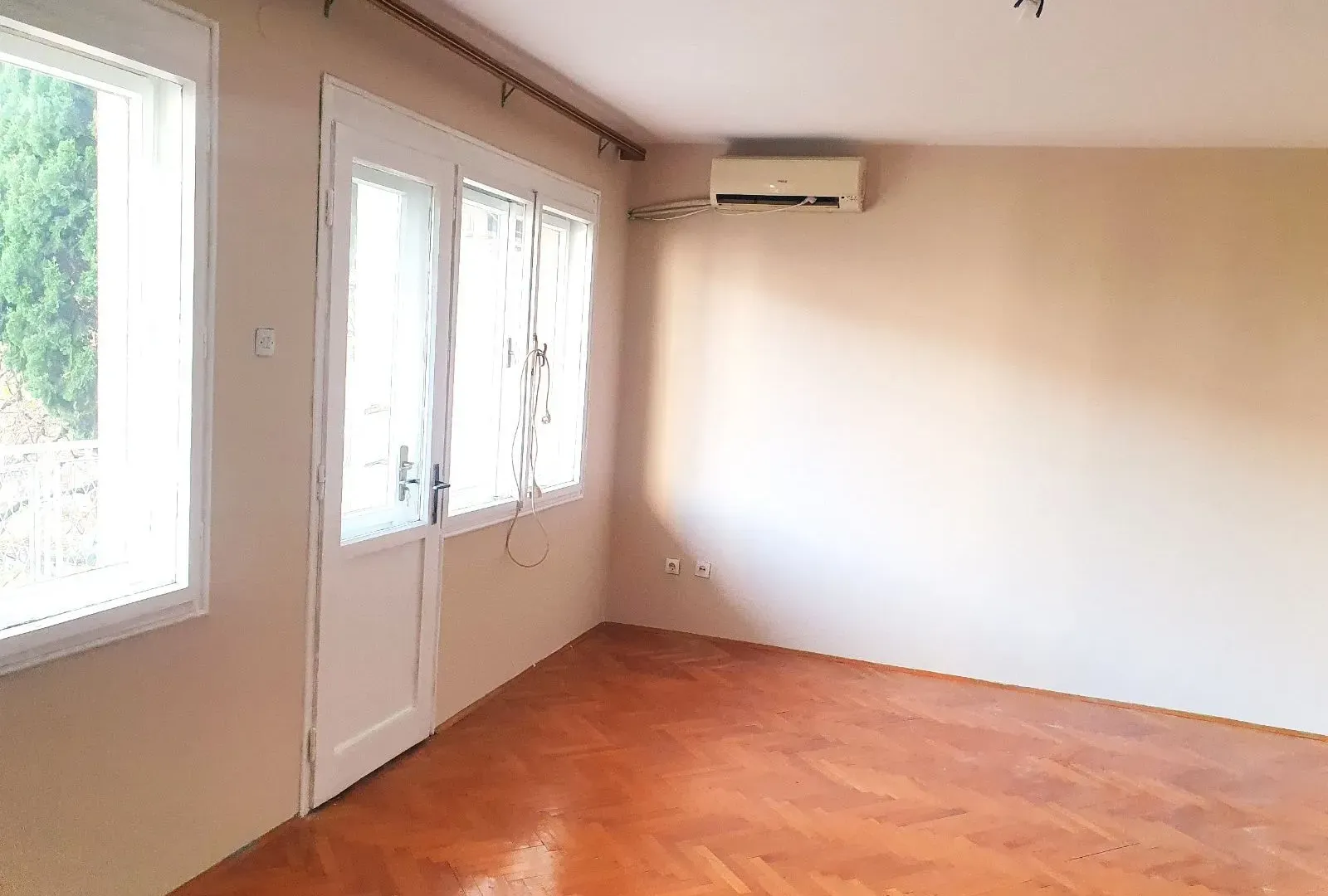 Izdavanje, parking/garaža, 150m², Momišići, Podgorica