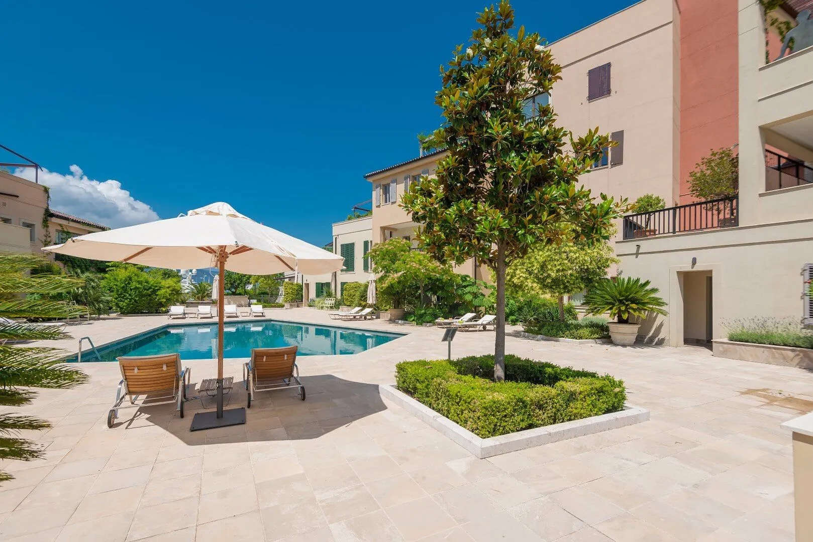 Rent, one bedroom apartment, 119m², Porto Montenegro, Tivat